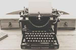 typewriter-vintage-old-vintage-typewriter-163116
